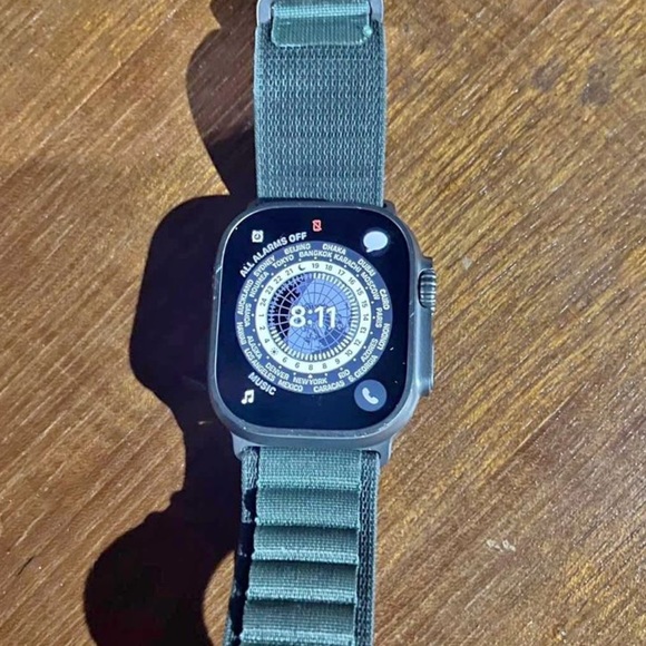 Apple Watch ULTRA - Picture 2 of 3